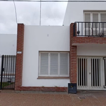 Casa 3 habitaciones zona Hospital