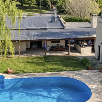 CASA QUINTA EN LAGUNA DE LOBOS CON PILETA Y PARRILLA
