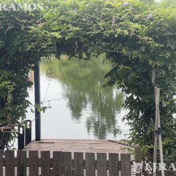 Casa a la laguna en venta en LOS CASTORES 5 dormitorios