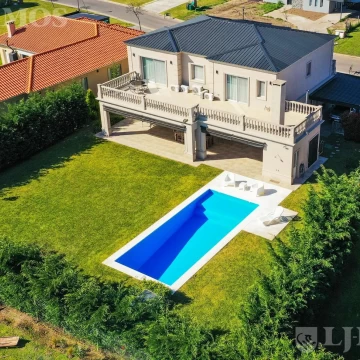 Casa en venta en Haras Santa María con 4 dormitorios.