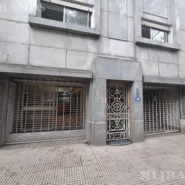 Local en Caballito - Ex clínica
