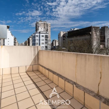 DEPARTAMENTO 2 AMB EN DÚPLEX DE DISEÑO MODERNO Y SÚPER LUMINOSO! Apto Profesional