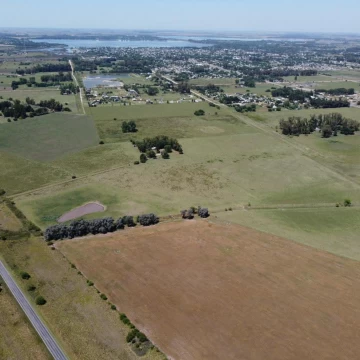 CAMPO EN VENTA CON MEJORAS CERCADO TOTALMENTE Y DOS ACCESOS POR RUTA 41 Y POR RUTA 3