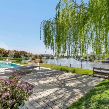 Casa en venta al río en Barrio Náutico Albanueva