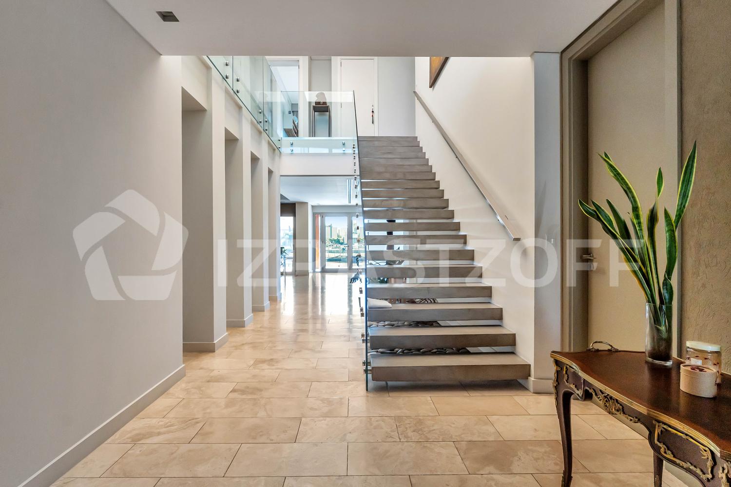 Hall de acceso a la casa y a Planta Alta