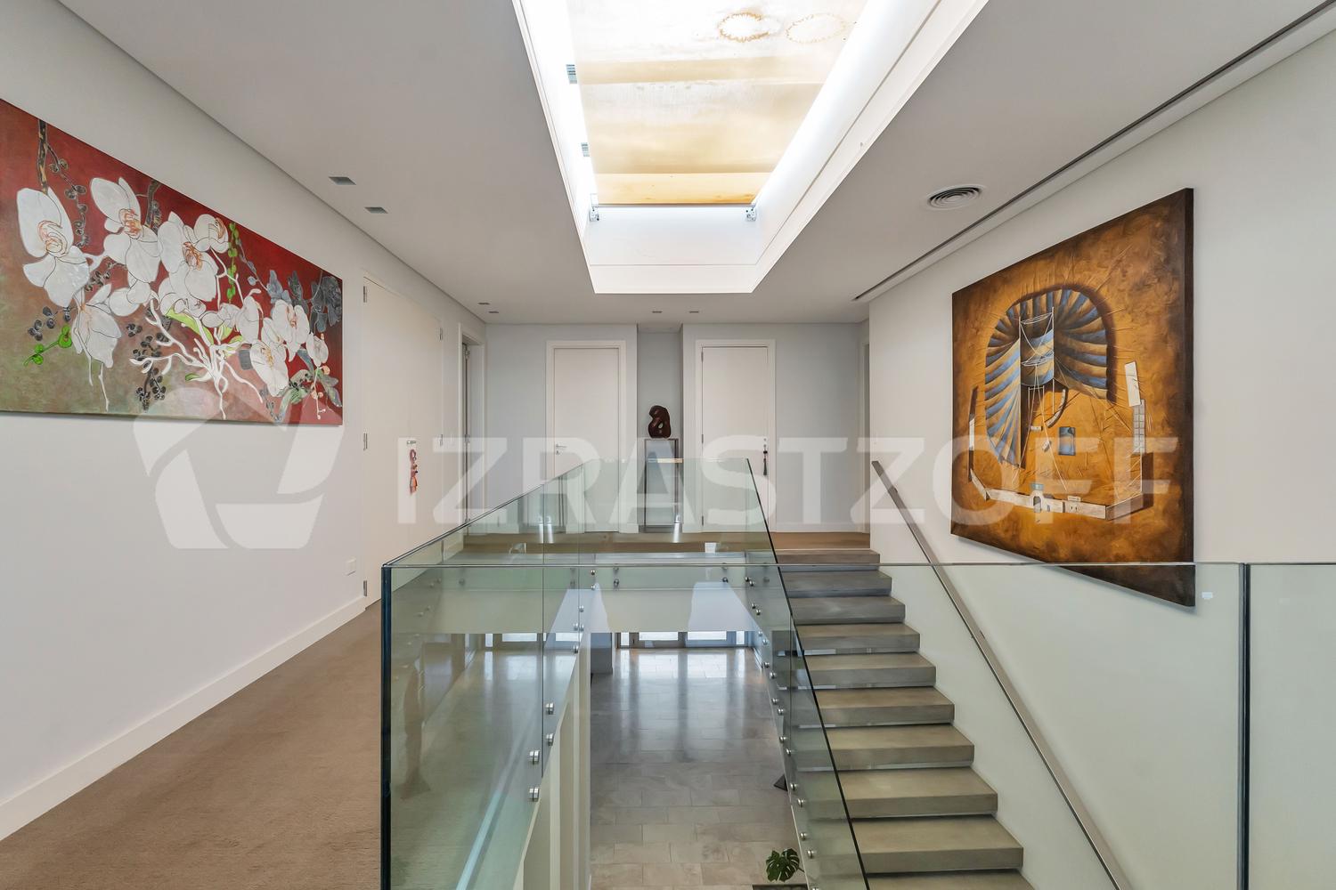Hall de distribución Planta Alta