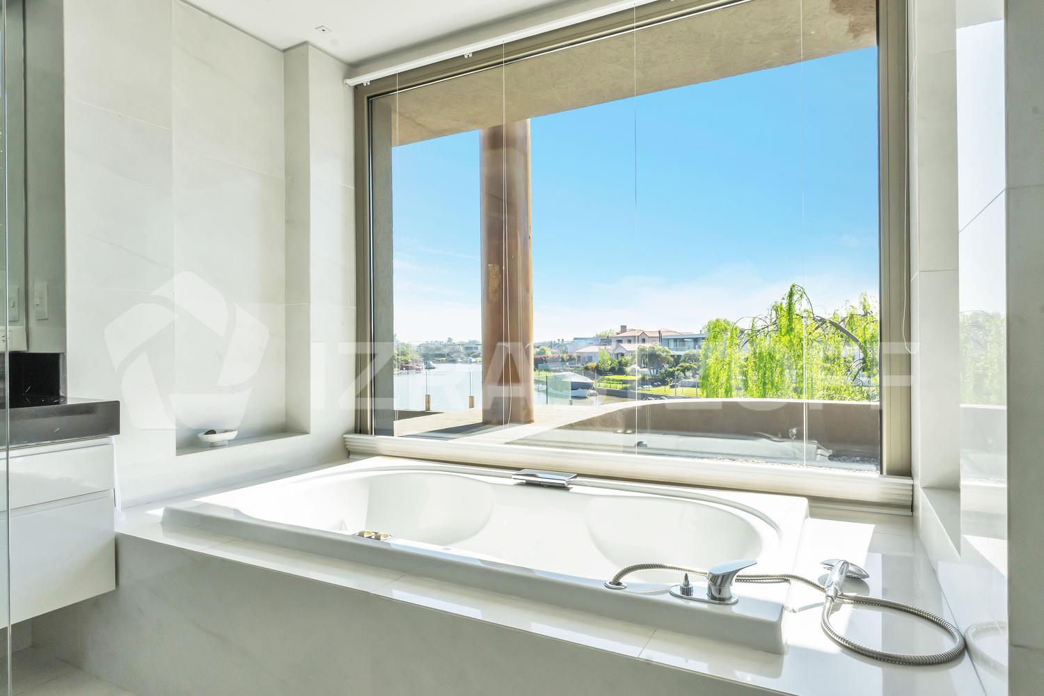 Baño principal con hidromasaje