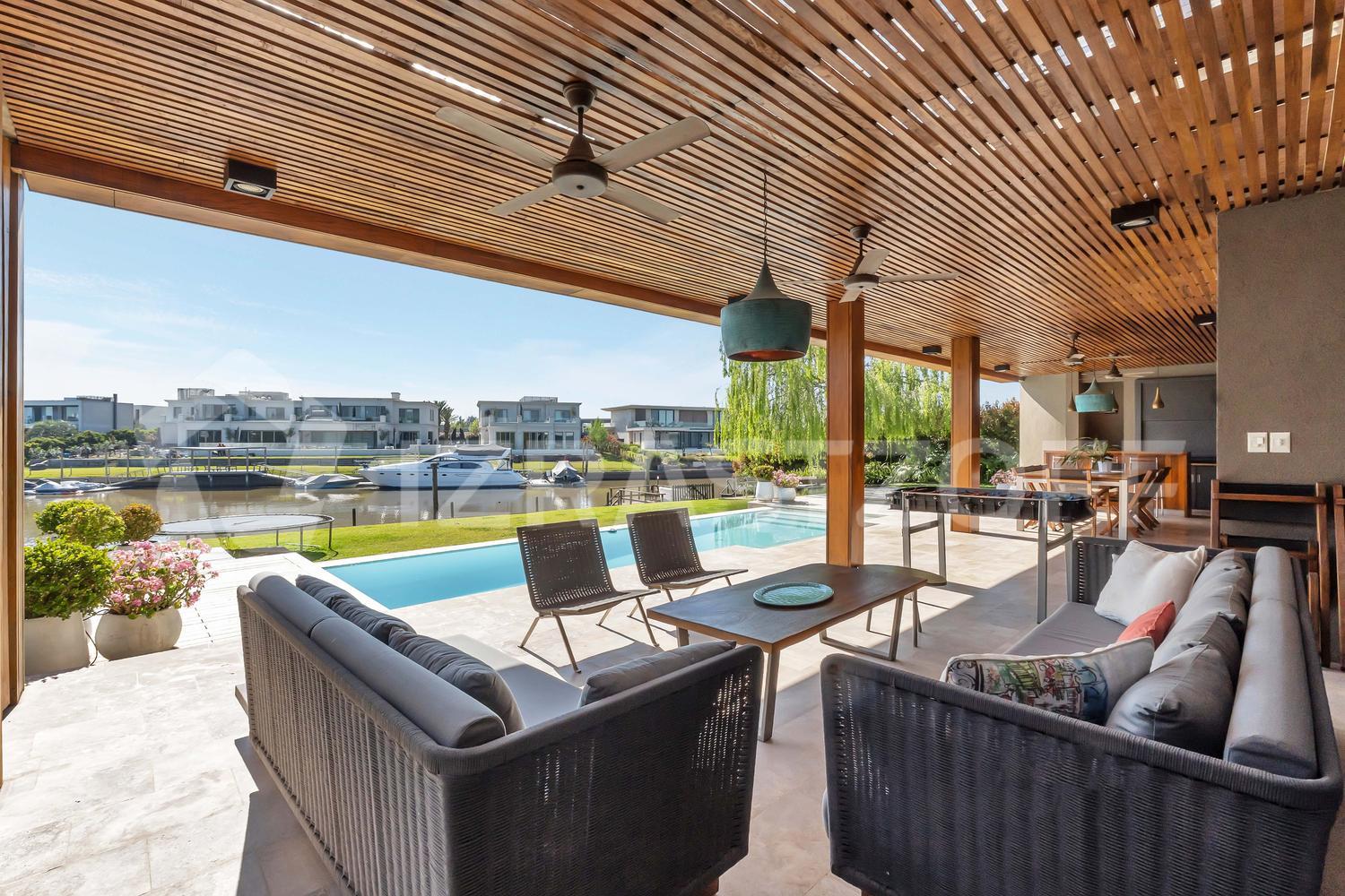 Galería desde el living exterior