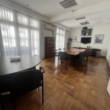 Oficina de 7 Ambientes en Venta - Piso Completo con Frente y Contrafrente