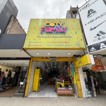 Excelente alquiler - Local 200 m2-  Sobre Peatonal Laprida