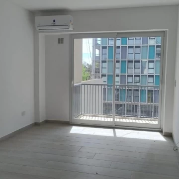 Departamento en alquier de 2 ambientes en Olivos con cochera y balcón, piso 4 frente.