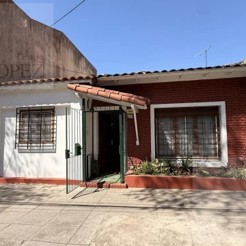 VENTA CHALET EN OLIVOS GOLF - 3 AMBIENTES CON PATIO