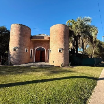 Casa con Gran Parque en Hermoso Barrio La Carolina - Apto Emprendimiento