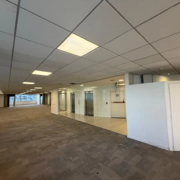 Oficina en alquiler - 584 m2 - 6 cocheras.