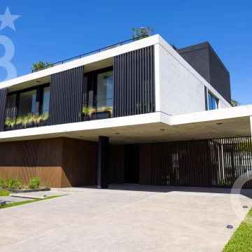 Venta Casa en El Yacht Nordelta - Amarra Propia - 4 dormitorios - Pileta - Parrilla