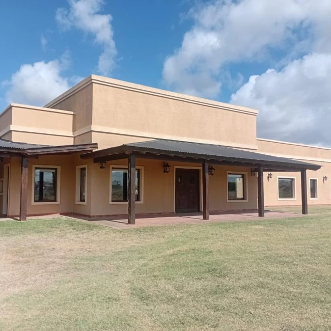 Chacra en Venta 9 ambientes en Benquerencia Farm Club con Galpón Molino y Amenities 