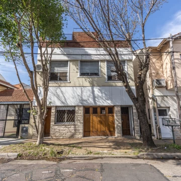 VENTA DE PH AL FRENTE 5 AMB 2 PLANTAS A REFACCIONAR C/PATIO,TERRAZA Y QUINCHO SIN EXPENSAS EN OLIVOS