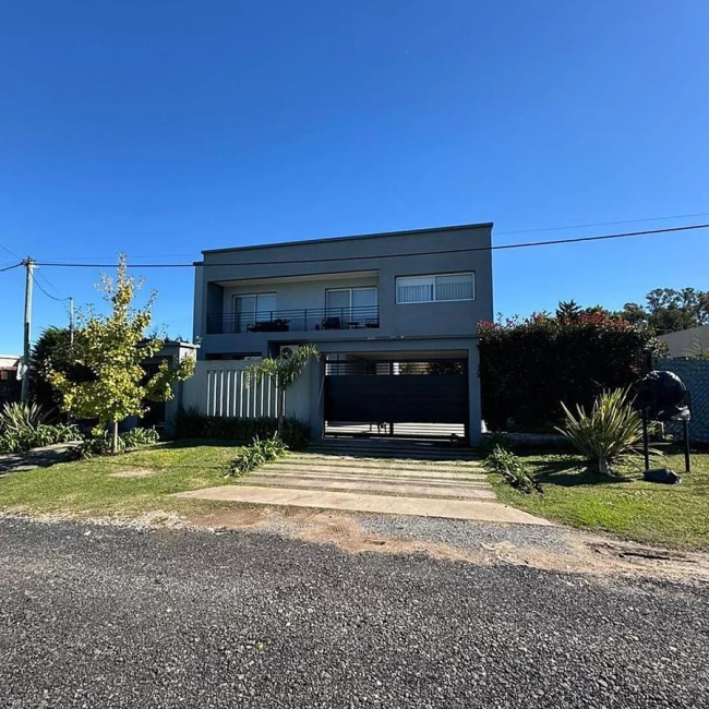 Casa en Venta 4 ambientes en City Bell 