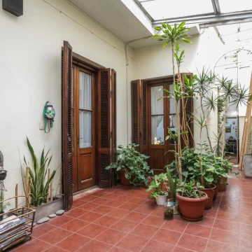 Venta PH en Colegiales con Cochera Patio y Terraza propia