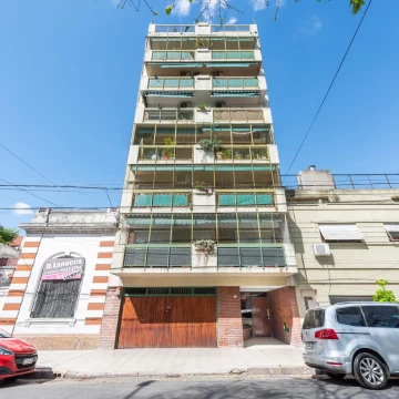 Venta Departamento 2 ambientes con patio en Caballito