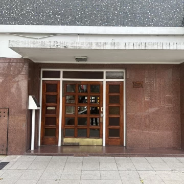 Venta Departamento 2 Ambientes con Balcón y Lavadero en piso 8º en Wilde Muy Luminoso