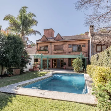 Venta Casa Florida Vicente Lopez 4 dormitorios escritorio jardín pileta parrilla garage 4 autos