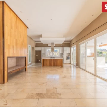Las Liebres, 4 dormitorios, 2 suites, lote central.