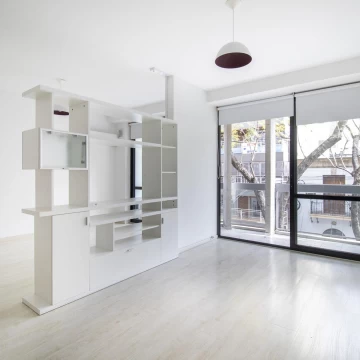 MONOAMBIENTE DIVIDIDO, CON BALCON EN ALQUILER