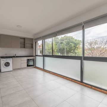 VENTA DE DEPARTAMENTO DE 2 AMBIENTES CON BALCÓN MUY LUMINOSO EN VILLA URQUIZA (DOHO).