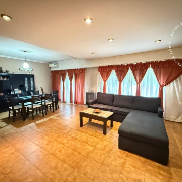 Casa en venta de 4 ambientes con cochera - Villa Ballester