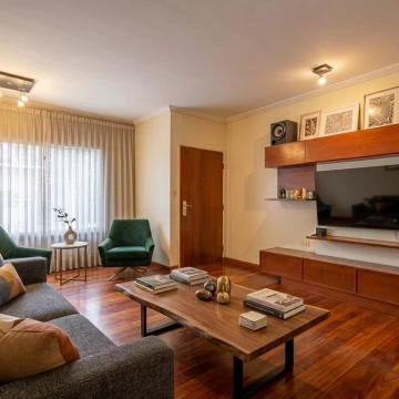 DÚPLEX 4 AMBIENTES CON PATIO, PARRILLA Y COCHERA DOBLE EN BARRIO NAÓN MATADEROS