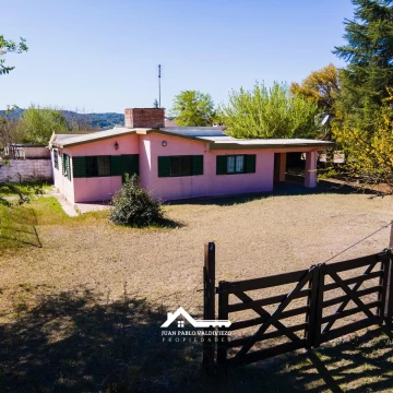 Casa de campo con gran parque y pileta en Mayú Sumaj - Un refugio serrano
