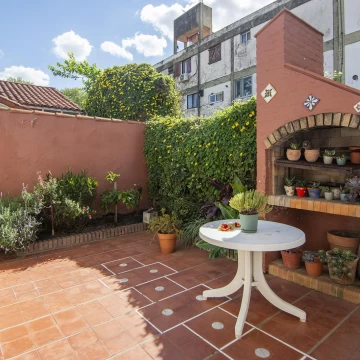 Ph en Venta de 4 Ambientes, con Patio en La Calabria, San Isidro