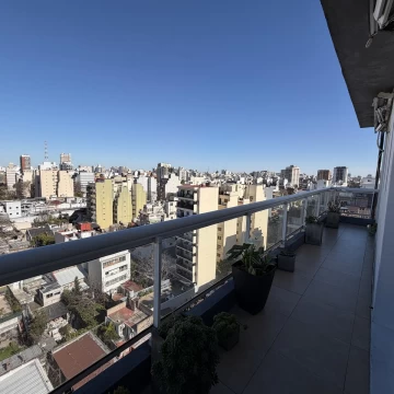 VENTA DEPTO. 3 AMBIENTES LUMINOSO CON SUM Y PISCINA - FLORES