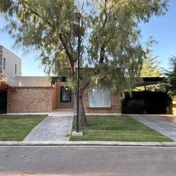 Casa en venta en barrio privado en Maipu Mendoza