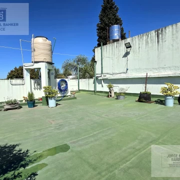 CASA COCHERA PATIO Y TERRAZA