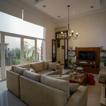VENTA Casa 4 dormitorios Nuñez cochera patio y parrila, impecable