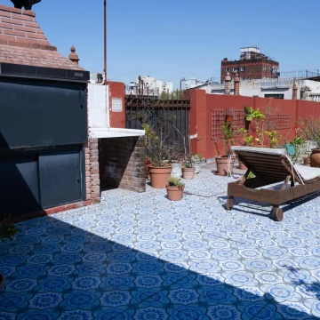 PH en Boedo con entrada independiente, terraza y parrilla.