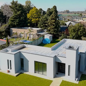 Venta. Casa 4 Ambientes. Losa Radiante. Lote 886 M2. Barrio Parque Sakura. Exaltación de la Cruz