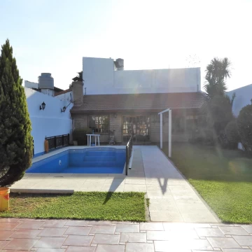 VENTA CASA 5 AMBIENTES EN VILLA SARMIENTO - MORON