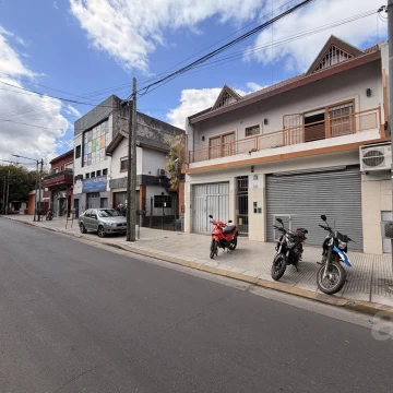 Casa Multifamiliar en Villa Ballester - Venta - En Block - Tres viviendas un local y oficinas.