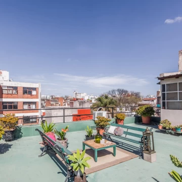 VENTA PH TIPO CASA -  5 AMBIENTES -  SIN EXPENSAS - QUINCHO - TERRAZA Y PATIO - CABALLITO - PLAZA IRLANDA