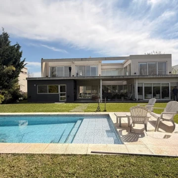 VENTA-CASA-5 DORMITORIOS-HARAS SANTA MARIA-LOMA VERDE-ESCOBAR