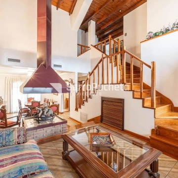 Venta Casa 4 ambientes con jardín y piscina en Haedo Sur