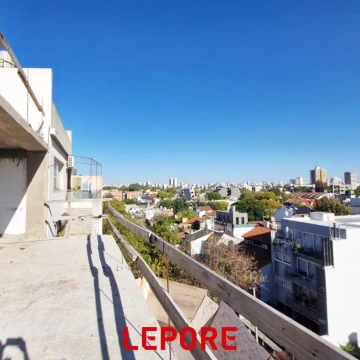 3 ambientes de 113 m2 con balcón al frente, muy luminoso y funcional 