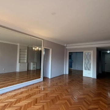 Venta de  Departamento de 4 ambientes con dependencia  en Caballito, Capital Federal