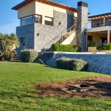 Venta de casa exclusiva en club de campo, Las Grutas