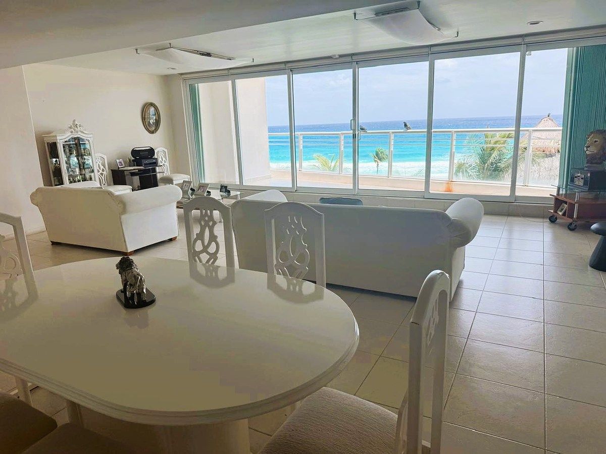 SALA COMEDOR CON VISTA AL MAR