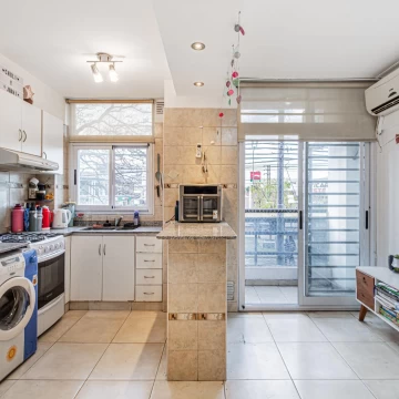 Venta de Departamento 2 ambientes en Haedo, con cochera y pileta