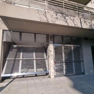 VENTA COCHERA DOBLE  ACCESO  INDEPENDIENTE   FLORES